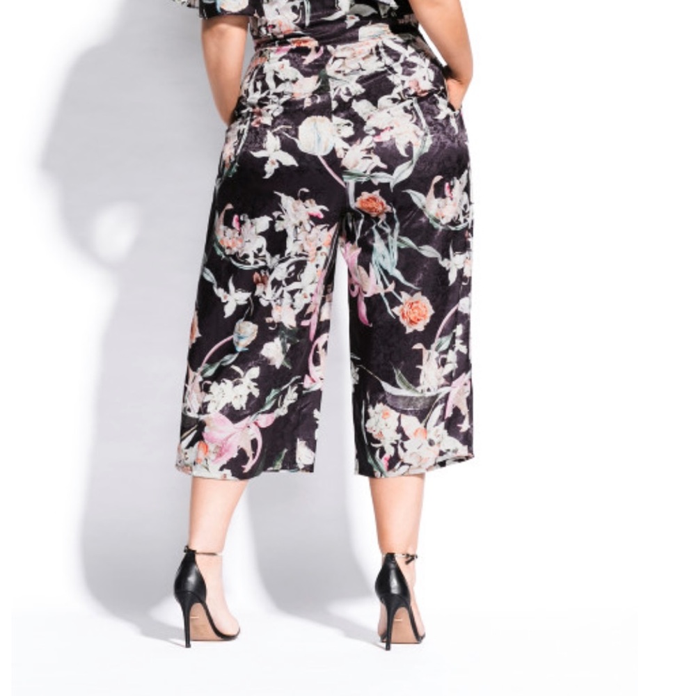 City Chic Midnight Floral Short Sleeve Cropped Jumpsuit Black L 20 NWT - Picture 3 of 12